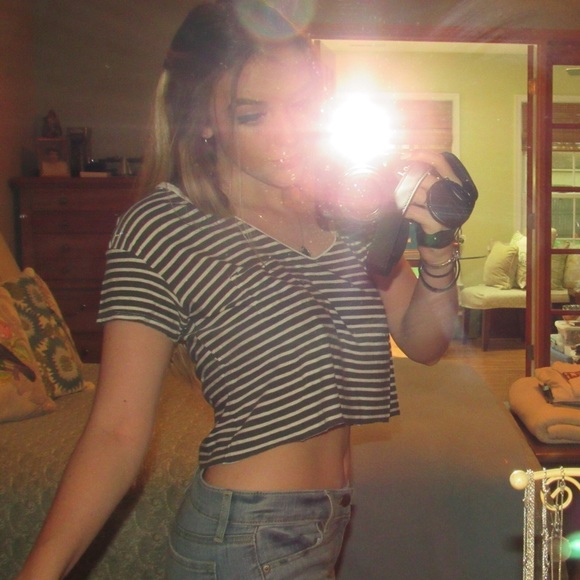 Cropped AEO Striped Tee - Picture 2 of 4